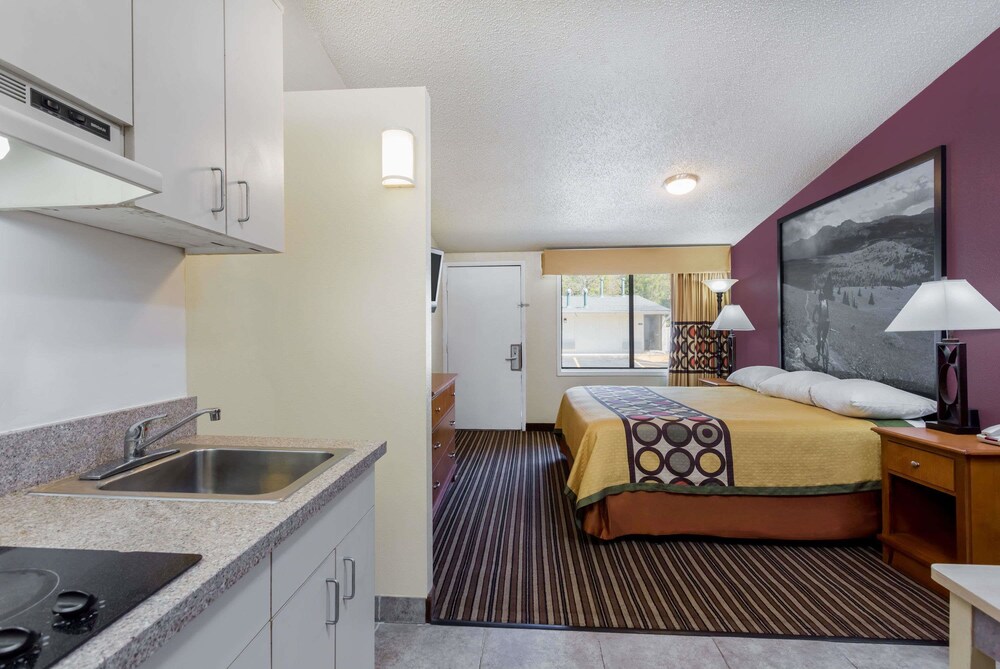Super 8 by Wyndham Aberdeen Southern Pines - photo 7