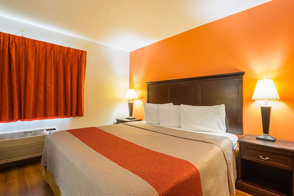 Motel 6 Waterloo IA Crossroads Mall Cedar Falls - photo 11