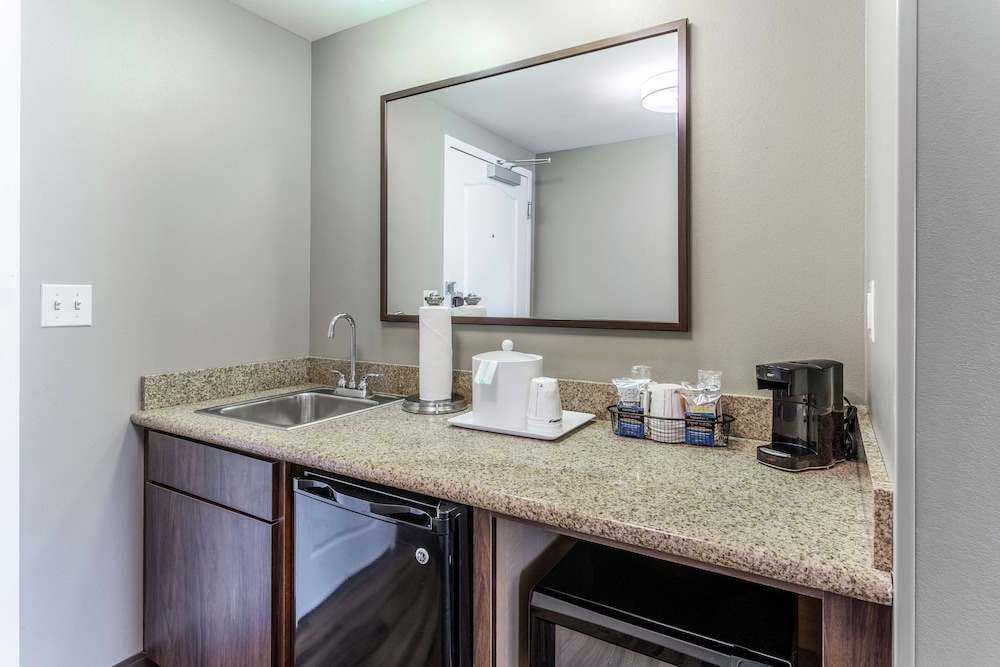 Hampton Inn & Suites Chicago Libertyville - photo 17