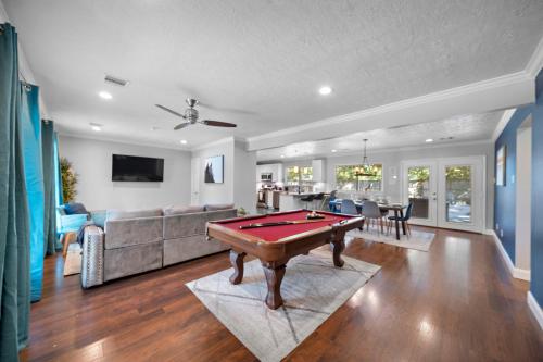Htown Home Near NRG Med Center BBQ Yard Games — 4-Star Luxury Hotel in Houston, United States