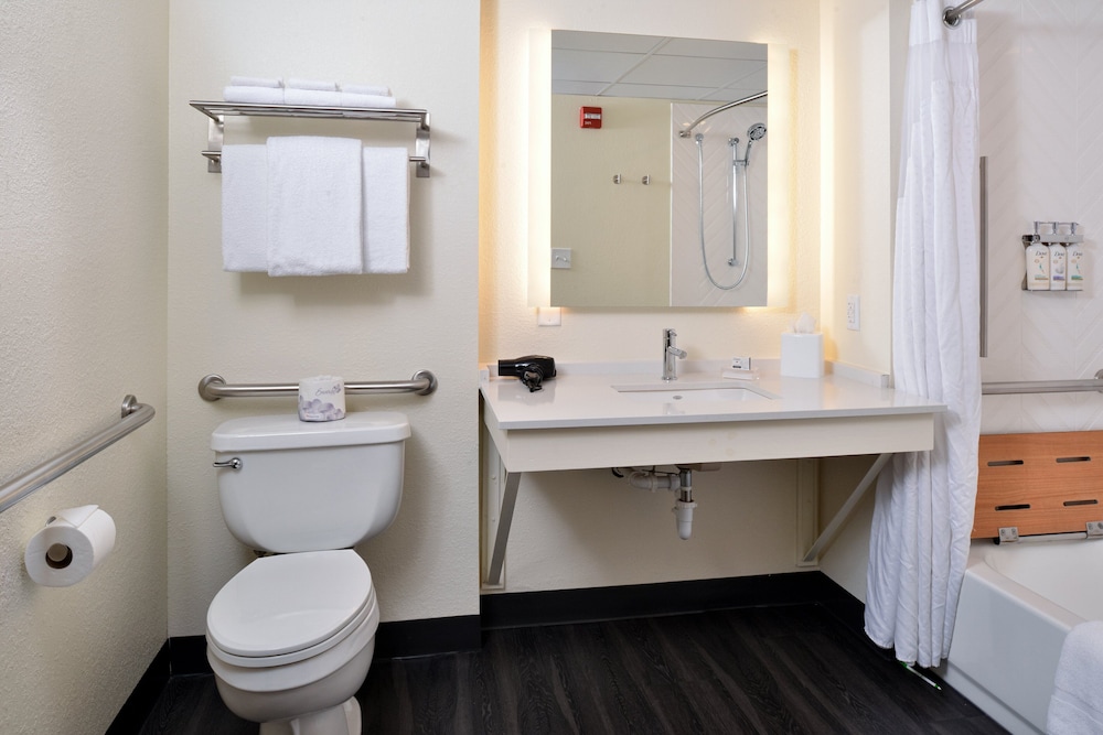 Holiday Inn Hotel & Suites Overland Park Convention Center - photo 31