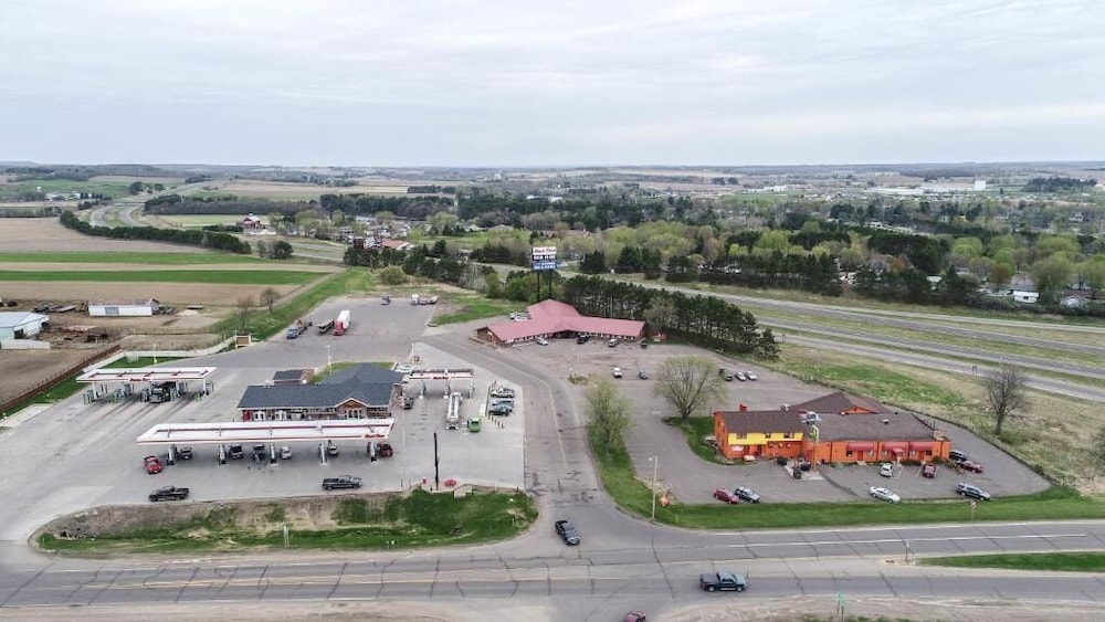 Bloomer Inn & Suites - photo 32