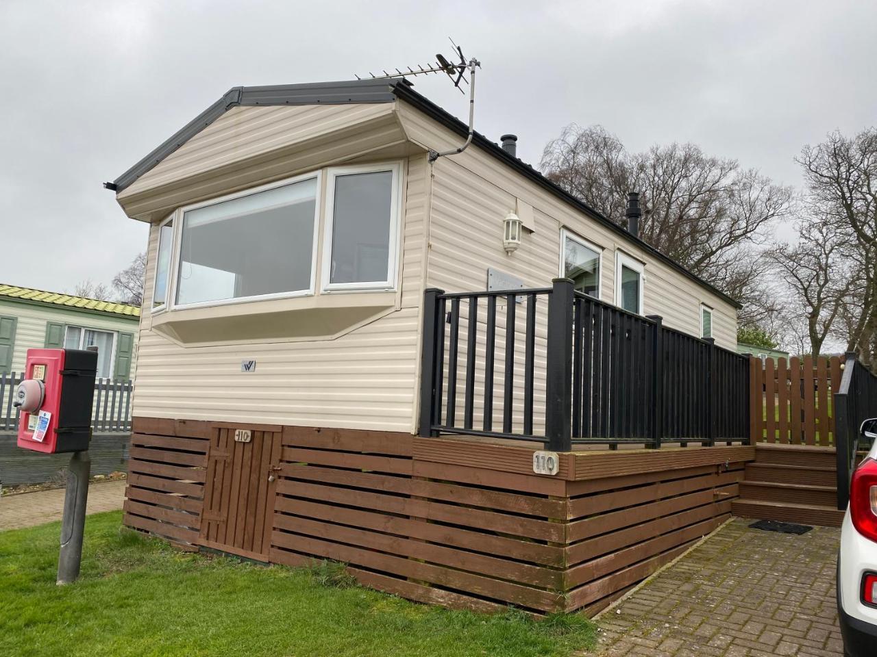 Caravan SK 110 — hotel in Leven