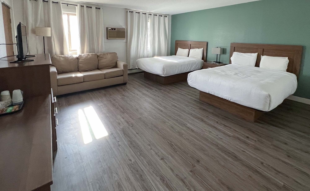 River Bend's Walleye Inn - photo 25