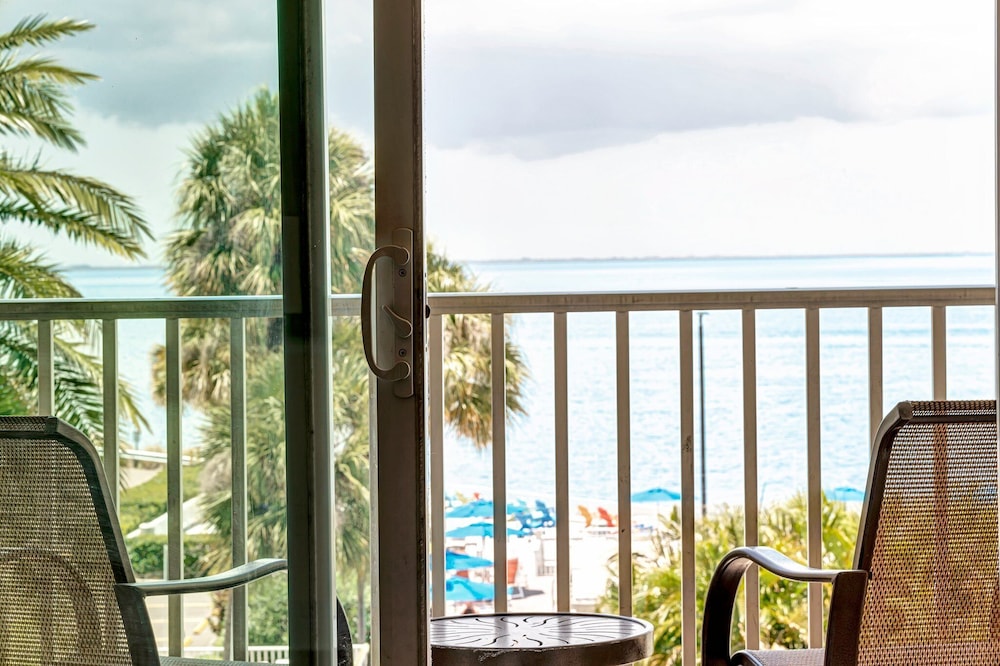 Seaside Luxury Oasis with balcony - photo 44