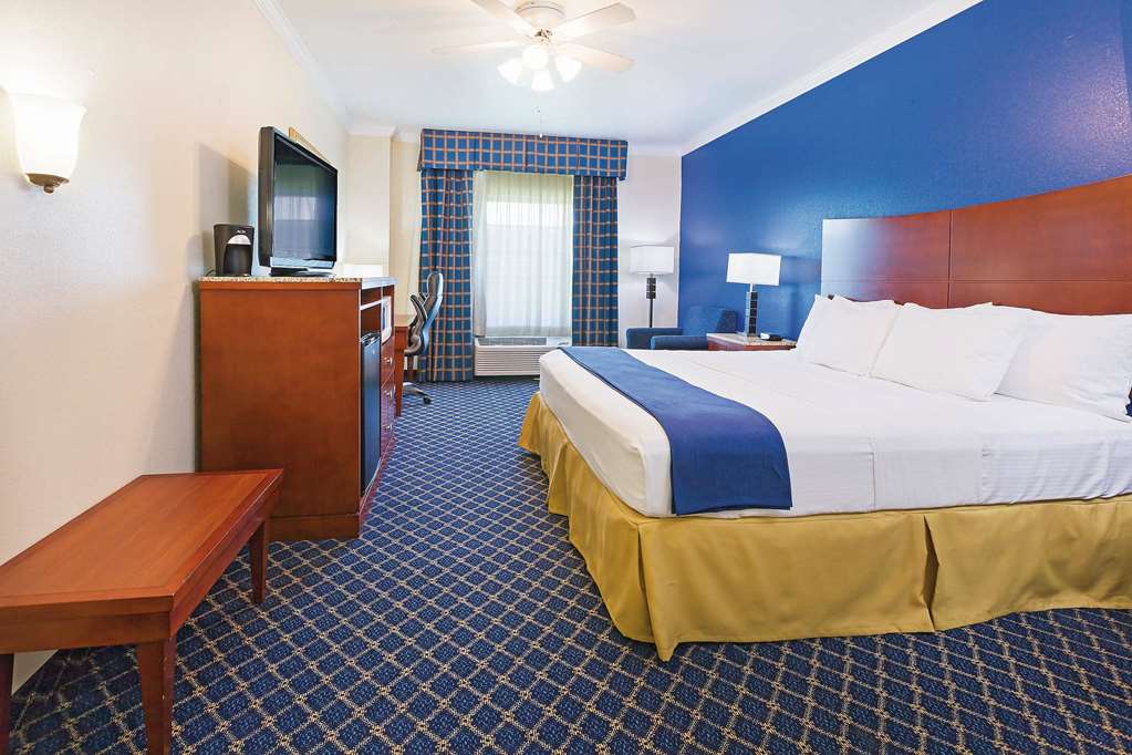 La Quinta Inn & Suites by Wyndham Dalhart - photo 29