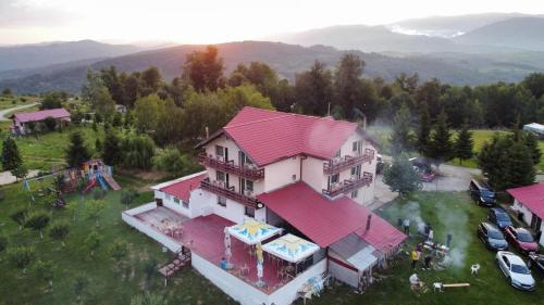 Pensiunea Runcu Stone — 4-Star Luxury Hotel in Piatra, Romania