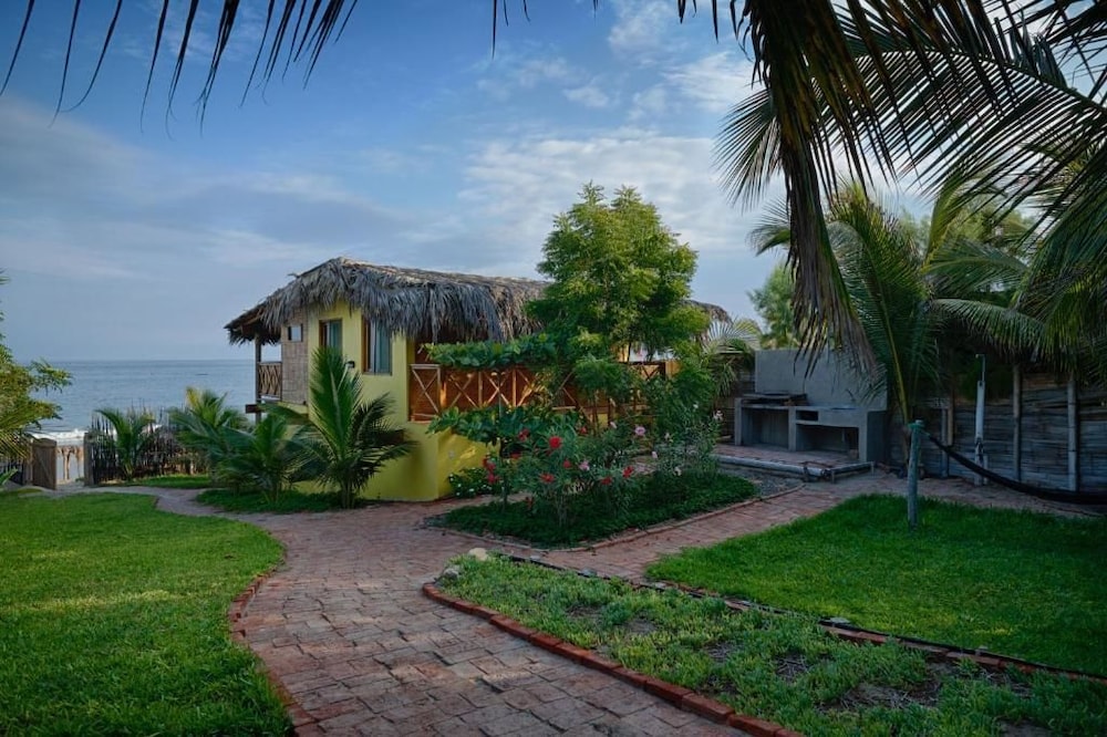 El Destino Casas y Bungalows Vichayito in Los Organos, Peru