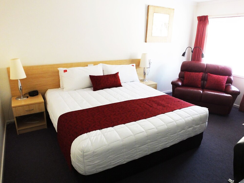 Edinburgh Motor Inn — 4-Star Luxury Hotel in Warragul, Australia