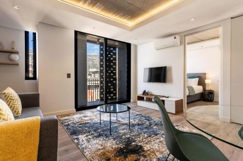 The Signature 410:Central Modern Aprt with Parking — 4-Star Luxury Hotel in Cape Town, South Africa