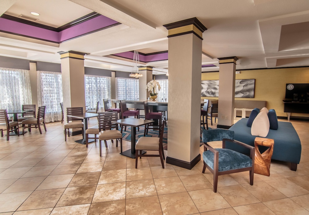Holiday Inn Express & Suites Farmington by IHG - photo 39