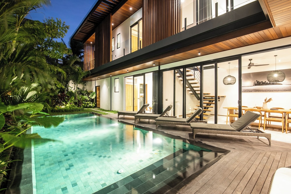 Stylish 5BR Beach Villa 200m in Boho Canggu — 4-Star Luxury Hotel in Canggu, Indonesia