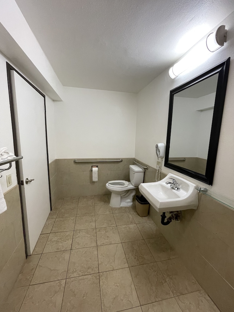 Chino Motel - photo 30