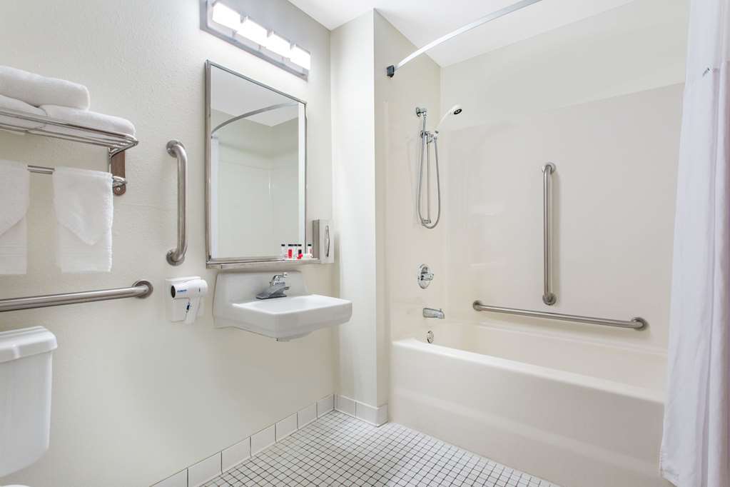 Days Inn by Wyndham Austin - photo 15