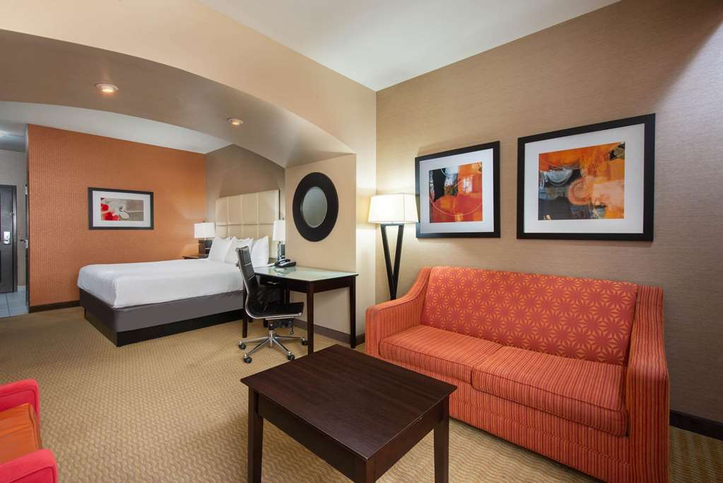 La Quinta Inn & Suites by Wyndham Harrisburg Hershey - photo 25