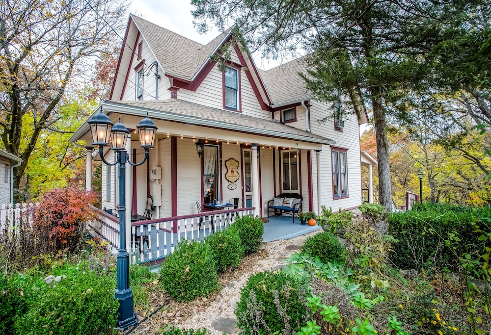5 Ojo Inn Bed and Breakfast — 4-Star Luxury Hotel in Eureka Springs, United States