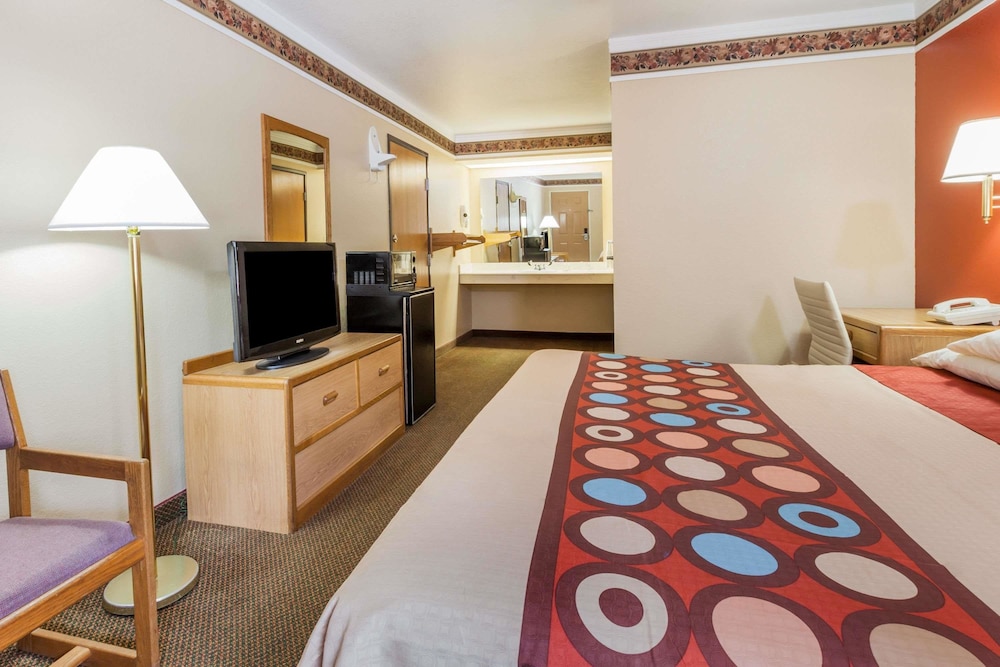 Super 8 by Wyndham Mount Vernon - photo 9