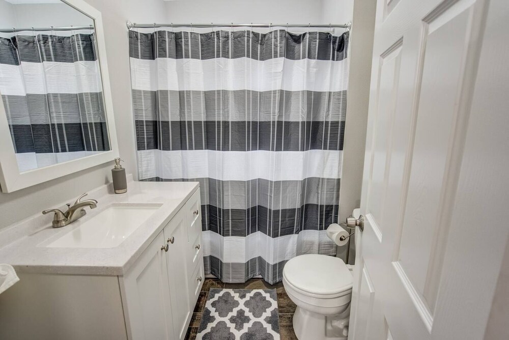 2BR Olympic Training Center Dog friendly - photo 21
