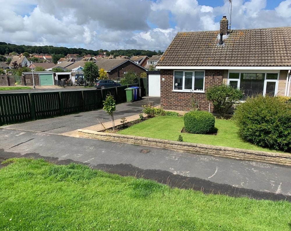 Sands Lane Retreat Cozy Bungalow in Hunmanby