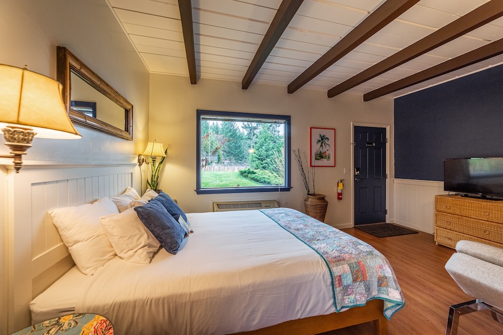The Islander Inn - photo 41