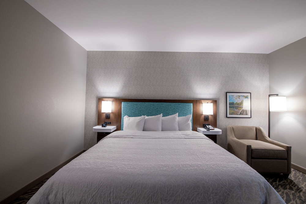 Hampton Inn & Suites Duncanville Dallas - photo 21