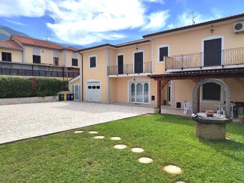 Casa Vacanze Valcomino — 4-Star Luxury Hotel in Gallinaro, Italy