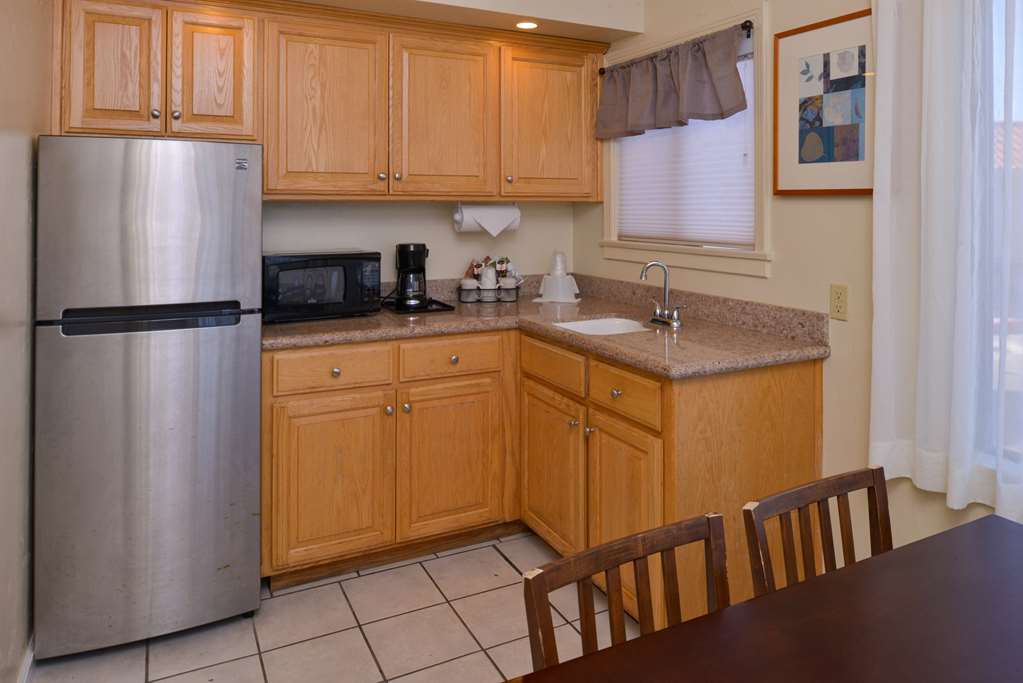 Edgewater Inn And Suites - photo 20