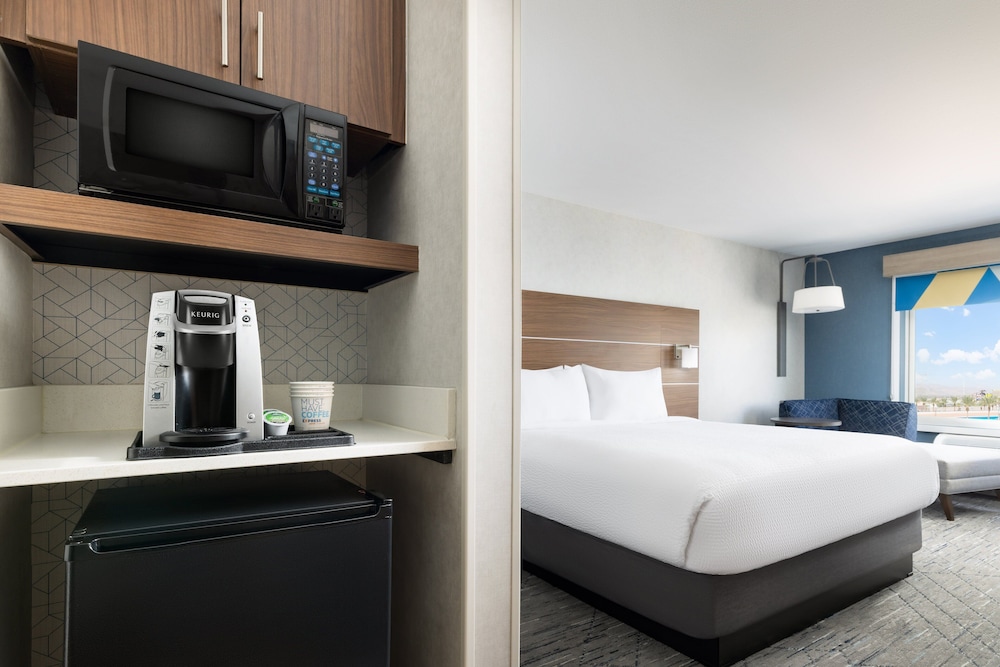 Holiday Inn Express Las Vegas South - photo 10