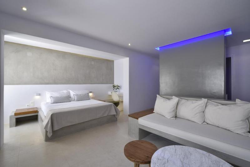 En Lefko Suites Hotel