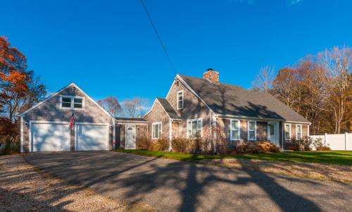 256 Phinneys Lane Centerville Cape Cod in Centerville, United States