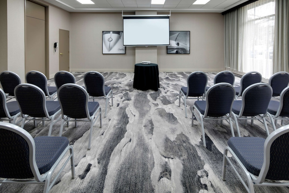Embassy Suites by Hilton Detroit Troy Auburn Hills - photo 73