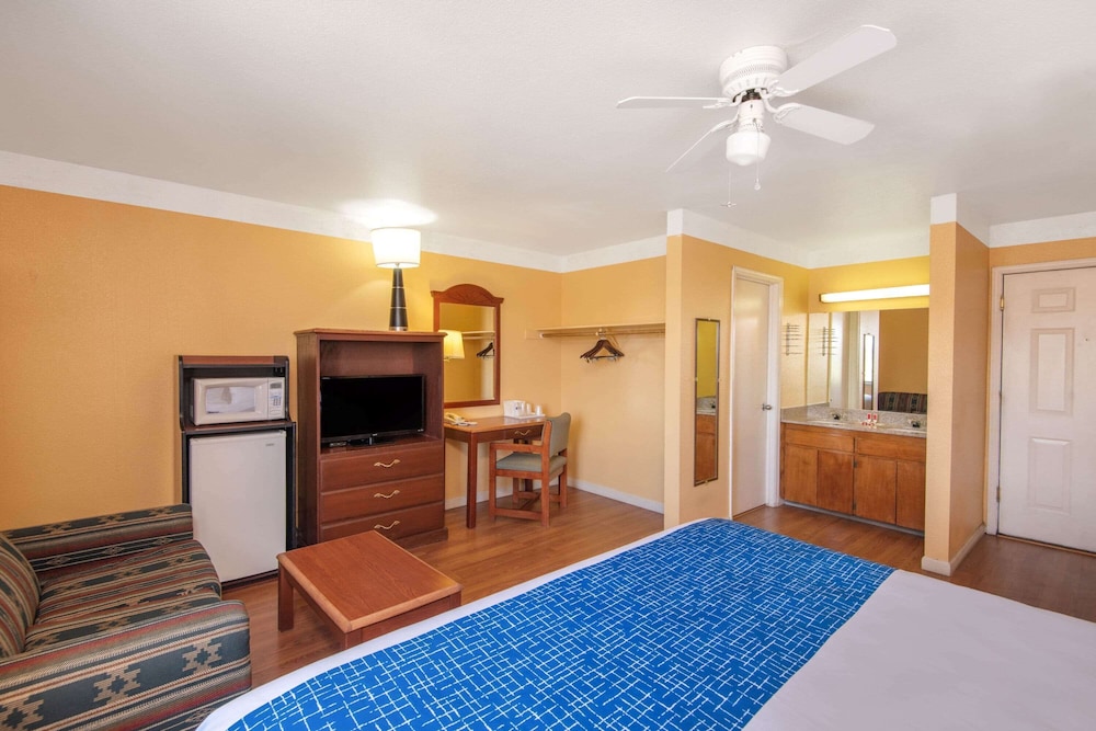 Travelodge by Wyndham Kingman - photo 30