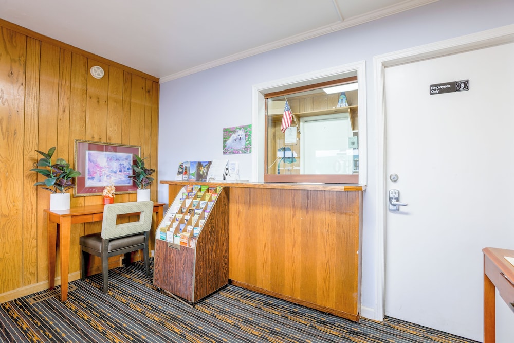Relax Inn By OYO Natural Bridge I 81 - photo 5