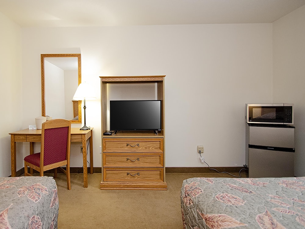 Urbana Inn & Suites - photo 15