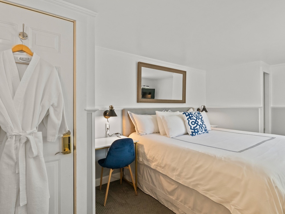 The Seagrove Suites & Guest Rooms - photo 8