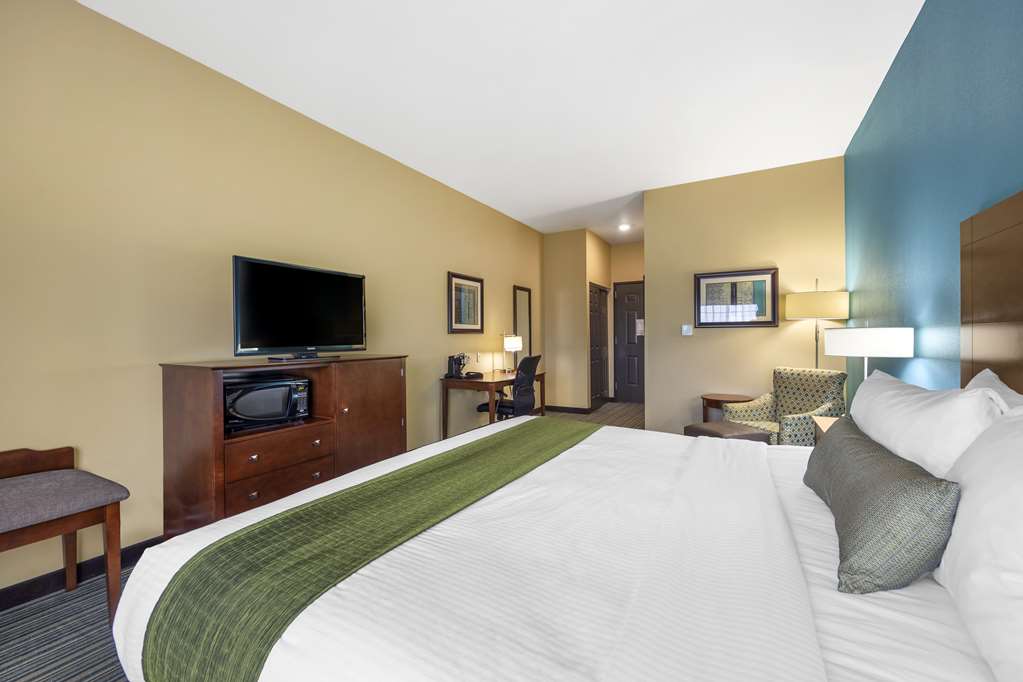 Best Western Plus Patterson Park Inn - photo 11