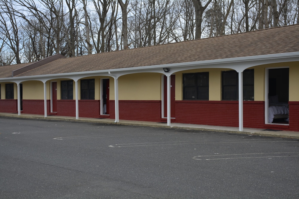 Atlantic Inn & Suites - photo 59
