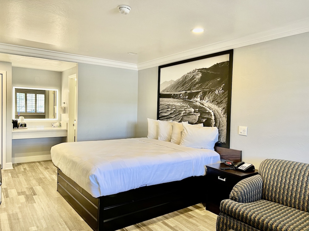 Aura Inn Monterey - photo 36