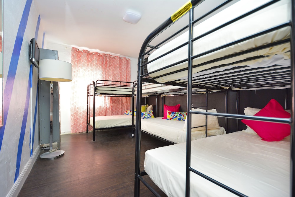 South Beach Rooms and Hostel - photo 8