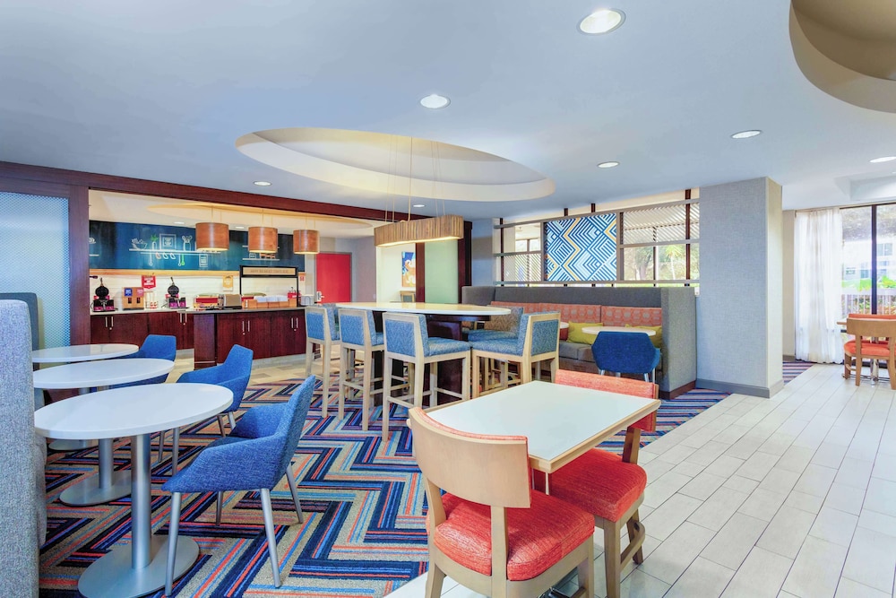 Hampton Inn Orlando International Airport - photo 24