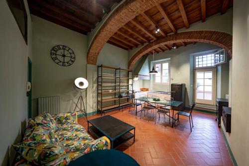 Raffinato trilocale San Frediano — 4-Star Luxury Hotel in Florence, Italy