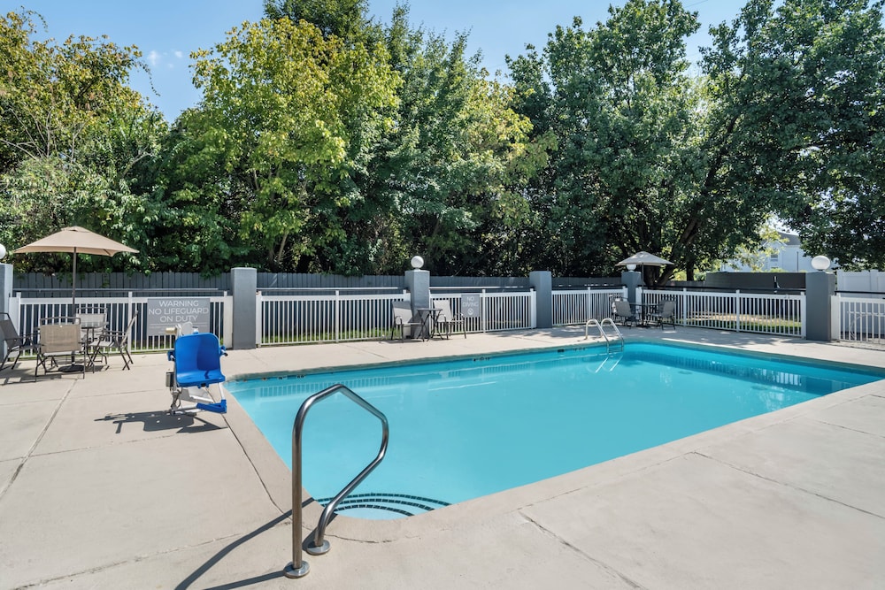Spark by Hilton Kannapolis - photo 27