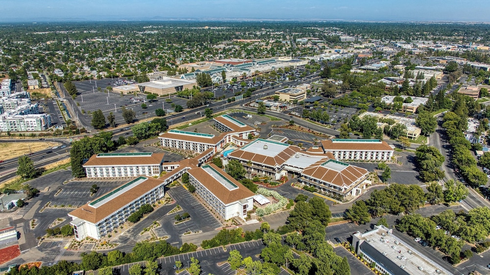 DoubleTree By Hilton Sacramento - photo 43
