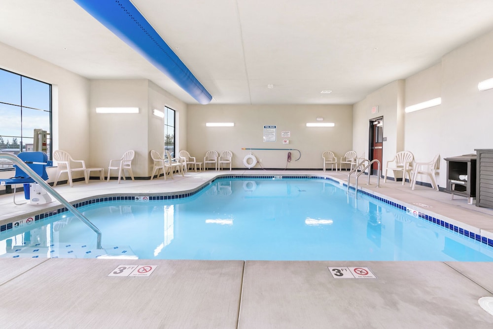 Cobblestone Hotel & Suites Lynden - photo 77