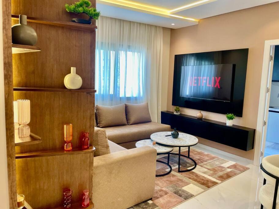 Central Modern Flat Easy Beach Access — 4-Star Luxury Hotel in Tangier, Morocco