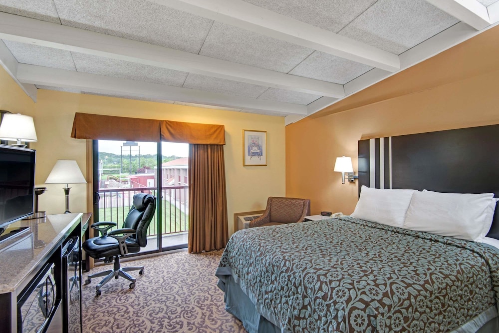 Days Inn by Wyndham Washington Pennsylvania - photo 2