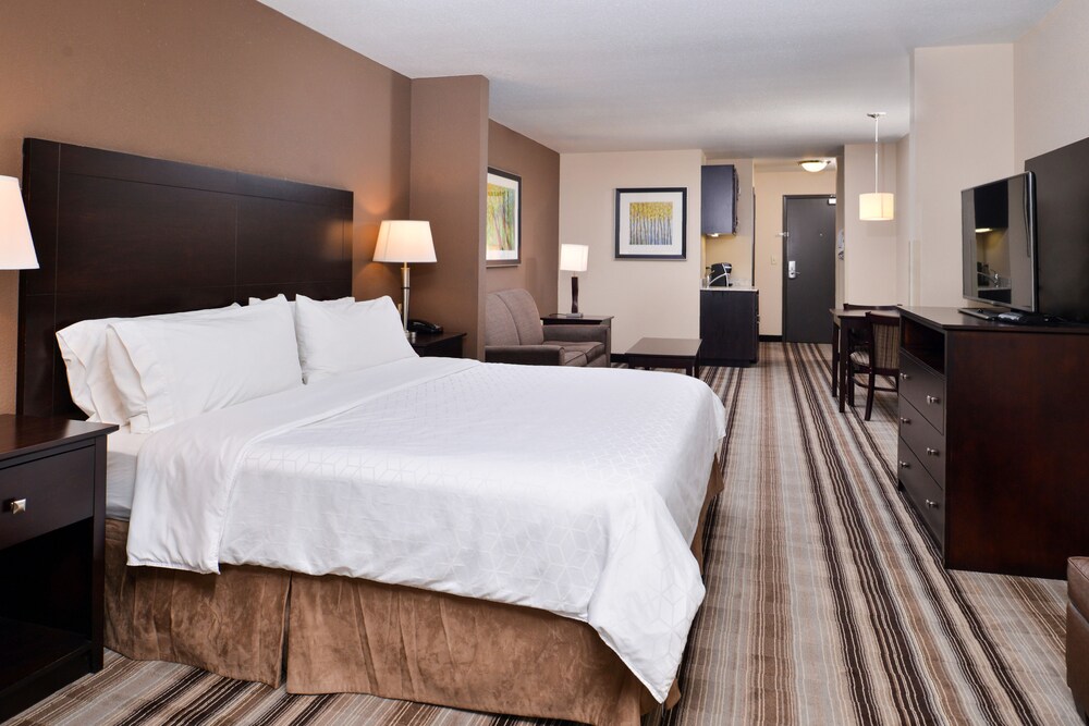 Holiday Inn Express Hotel & Suites Emporia Northwest by IHG - photo 8