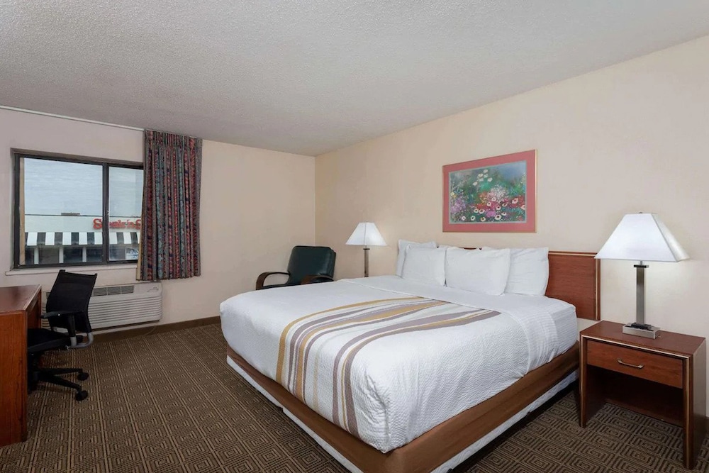 Norwood Inn & Suites by BlissPoint Post Rd Indianapolis - featured photo