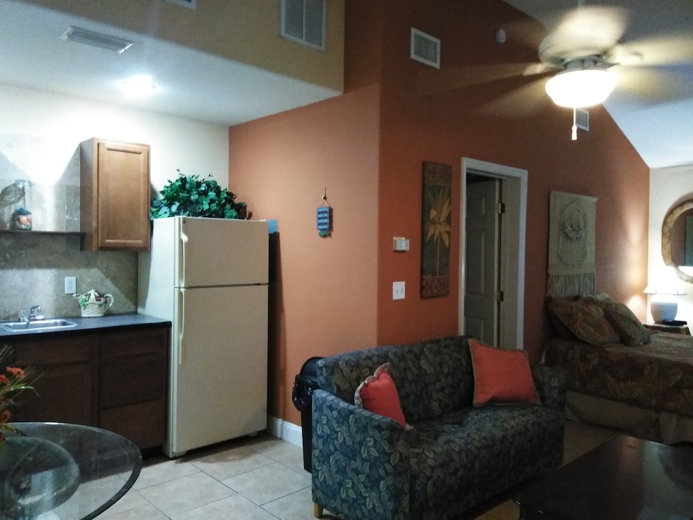 Swashbuckler Motel - photo 26