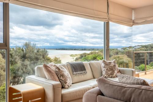 Sea View ultimate beachside retreat in Coles Bay, Australia